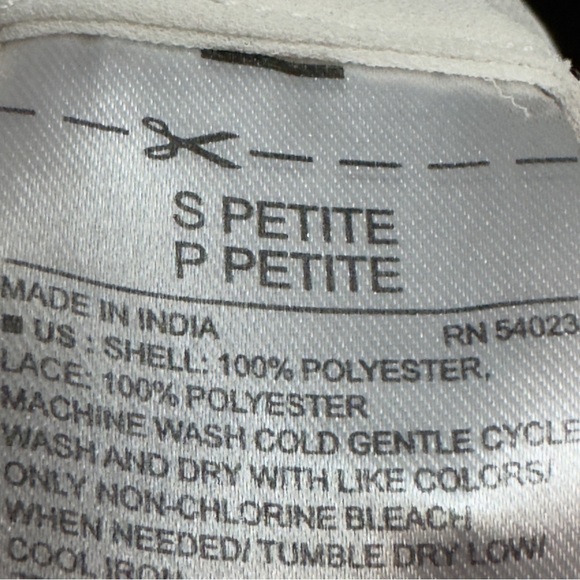 Banana Republic Lace Shoulder Blouse Cream Petite Women’s Small Button Front - Picture 7 of 9